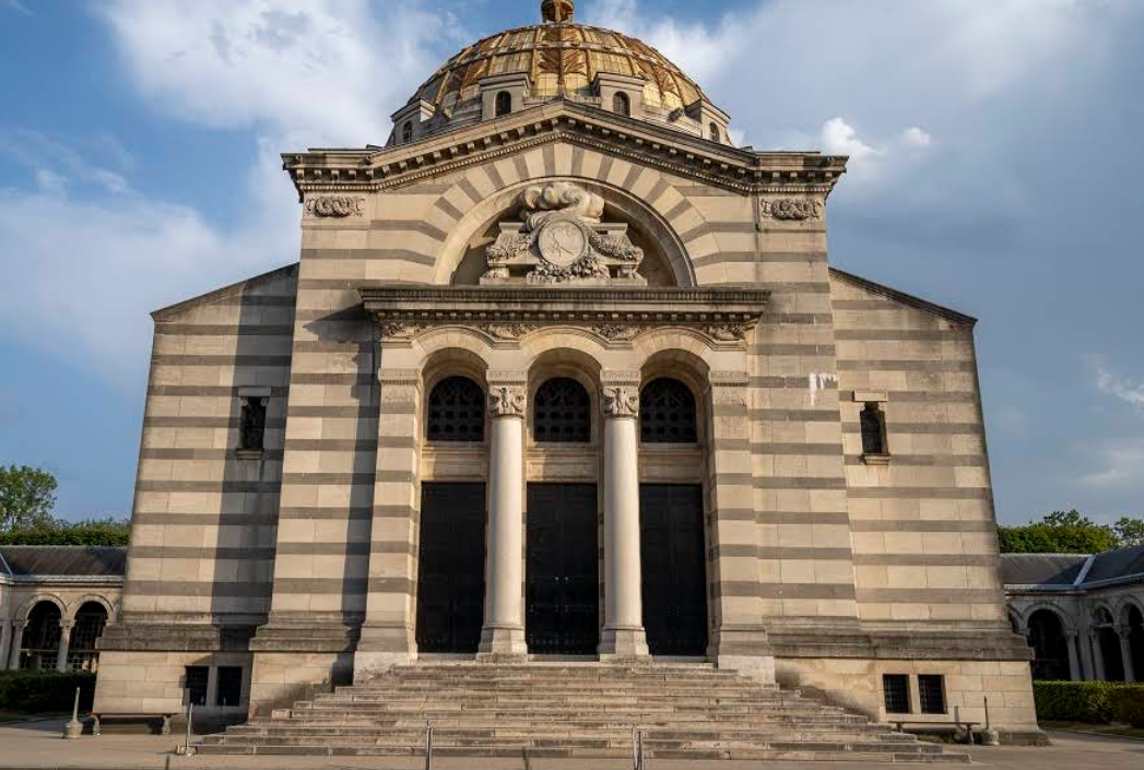 Crématorium du Père-Lachaise — fleurs funéraires Paris
