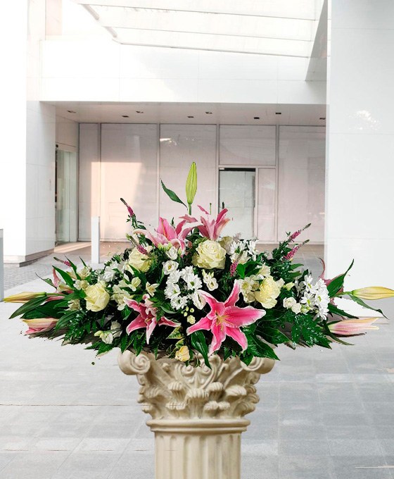 Gerbe funéraire composition florale élégante Paris